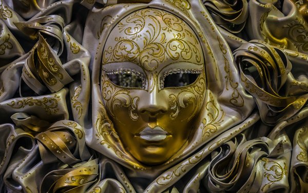 Quelle croisière propose des ateliers de fabrication de masques vénitiens en Italie?